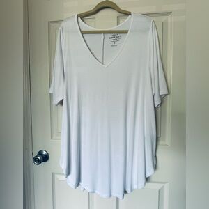 NWOT Torrid Super Soft Tunic V-Neck Short Sleeve Tee. Size 3